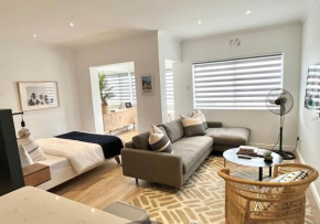 Chic City Studio With Views on Kloof Street